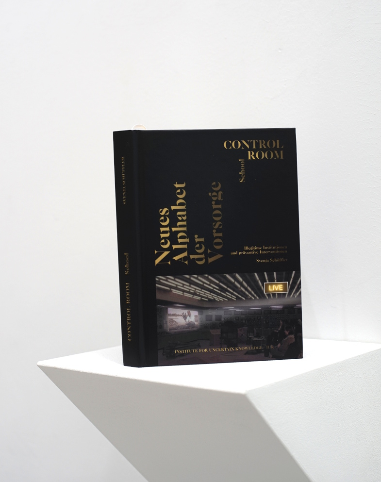 Control Room (School) Vol.01
(Kontrollraum Schule)
2019
Book